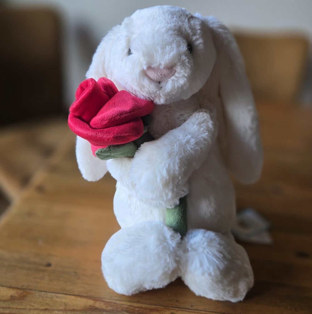 Jellycat Cream Bunny With Rose Soft & Plush 12.2x4.7x3.5" BNWT Authentic - Picture 4 of 7